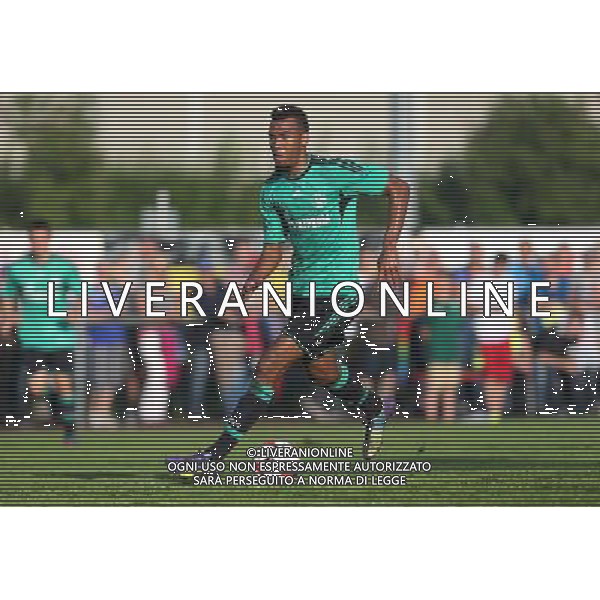 firo Fu§ball,Fussball, 23.07.2014 1. Bundesliga Saison 2014/2015 Vorbereitung, TL, Trainingslager in Grassau, Chiemsee, Testspiel Sportbund DJK Rosenheim - FC Schalke 04 Schalke, Einzelaktion, ganze Figur, Eric Maxim Choupo-Moting $worldrightsEs gelten unsere AGB, einsehbar auf www.firosportphoto.de copyright by firo sportphoto: Coesfelder Str. 207 D- 48249 DŸlmen www.firosportphoto.de mail@firosportphoto.de (V o l k s b a n k B o c h u m - W i t t e n ) BLZ.: 430 601 29 Kt. Nr.: 341 117 100 Tel: +49-2594 - 9916004 Fax: +49-2594 - 9916005 AG ALDO LIVERANI SAS ONLY ITALY