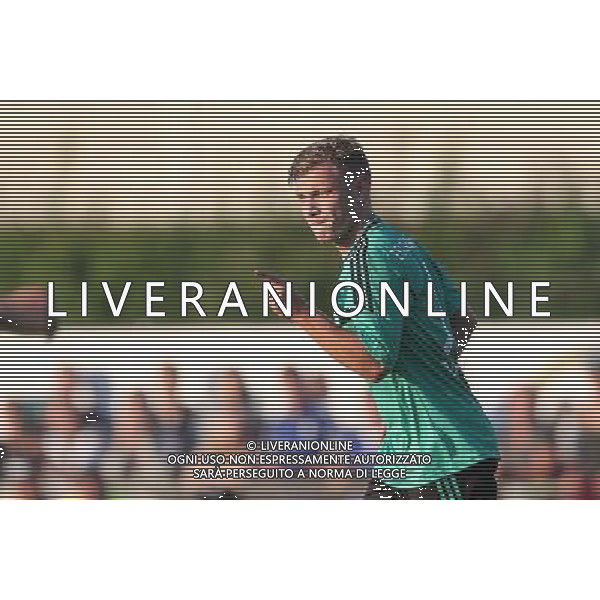 firo Fu§ball,Fussball, 23.07.2014 1. Bundesliga Saison 2014/2015 Vorbereitung, TL, Trainingslager in Grassau, Chiemsee, Testspiel Sportbund DJK Rosenheim - FC Schalke 04 Schalke, Max Meyer, jubel, Torjubel, halbe Figur $worldrightsEs gelten unsere AGB, einsehbar auf www.firosportphoto.de copyright by firo sportphoto: Coesfelder Str. 207 D- 48249 DŸlmen www.firosportphoto.de mail@firosportphoto.de (V o l k s b a n k B o c h u m - W i t t e n ) BLZ.: 430 601 29 Kt. Nr.: 341 117 100 Tel: +49-2594 - 9916004 Fax: +49-2594 - 9916005 AG ALDO LIVERANI SAS ONLY ITALY