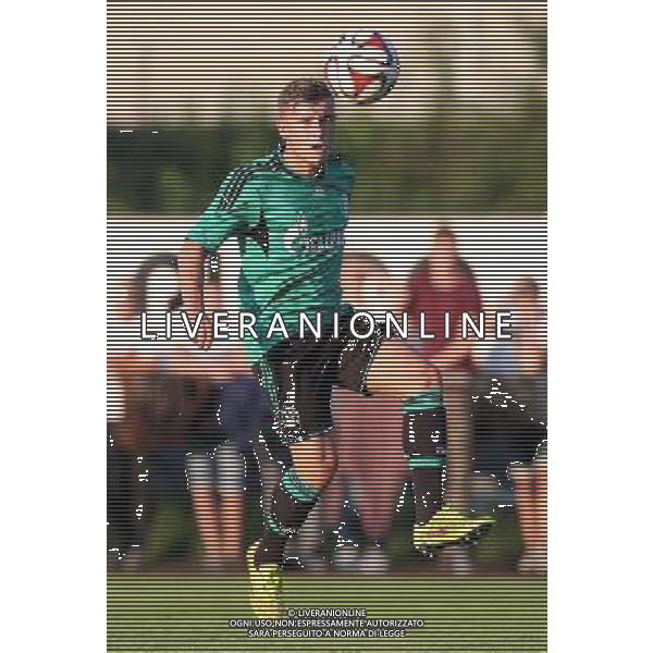 firo Fu§ball,Fussball, 23.07.2014 1. Bundesliga Saison 2014/2015 Vorbereitung, TL, Trainingslager in Grassau, Chiemsee, Testspiel Sportbund DJK Rosenheim - FC Schalke 04 Schalke, Einzelaktion, ganze Figur, Max Meyer $worldrightsEs gelten unsere AGB, einsehbar auf www.firosportphoto.de copyright by firo sportphoto: Coesfelder Str. 207 D- 48249 DŸlmen www.firosportphoto.de mail@firosportphoto.de (V o l k s b a n k B o c h u m - W i t t e n ) BLZ.: 430 601 29 Kt. Nr.: 341 117 100 Tel: +49-2594 - 9916004 Fax: +49-2594 - 9916005 AG ALDO LIVERANI SAS ONLY ITALY