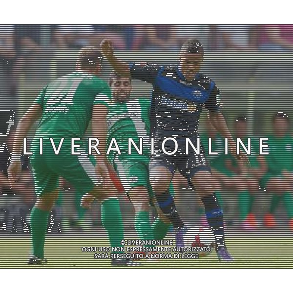 26.07.2014, Steinbergstadion, Leogang, AUT, Testspiel, Maccabi Haifa vs SC Paderborn, im Bild v.l.: Dekel Keinan (Maccabi Haifa), Hen Ezra (Maccabi Haifa), Elias Kachunga (SC Paderborn) // during a Friendly Match between Maccabi Haifa and SC Paderborn at the Steinbergstadium, Leogang, Austria on 2014/07/26. EXPA Pictures © 2014, PhotoCredit: EXPA/ JFK ©PHOTOSHOT/Agenzia Aldo Liverani sas - ITALY ONLY - EDITORIAL USE ONLY - Sistemi di sicurezza e controlli della polizia durante la partita amichevole Maccabi Haifa vs SC Paderborn al Steinbergstadium, Leogang, Austria il 26 luglio 2014