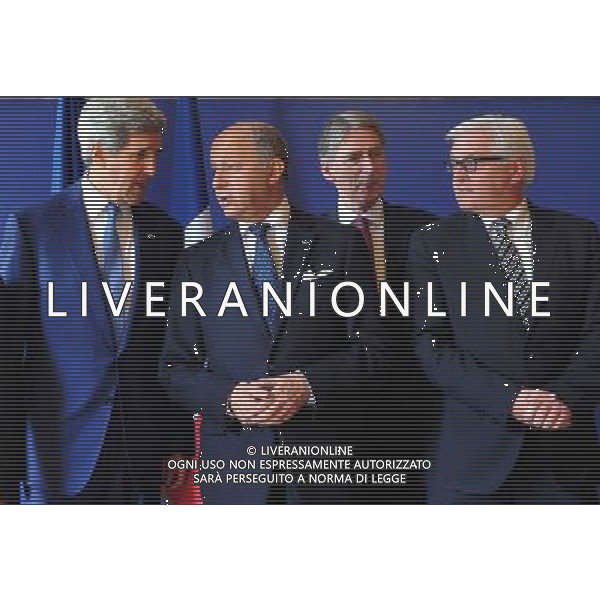 (140726) -- PARIS, July 26, 2014 () -- French Foreign Minister Laurent Fabius(2nd L) talks with U.S. Secretary of State John Kerry(1st L) during a press conference in Paris, France, on July 26, 2014. Top diplomats participating an international conference here on Saturday called for an extension of a 12-hour ceasefire between Israel and the Palestinian armed groups in the Gaza Strip, French Foreign Minister Laurent Fabius said. (/Chen Xiaowei) ©PHOTOSHOT/Agenzia Aldo Liverani sas - ITALY ONLY - EDITORIAL USE ONLY - Conferenza stampa di diplomatici internazionali a Parigi, Francia, il 26 luglio 2014 per chiedere una proroga di un cessate il fuoco di 12 ore tra Israele ei gruppi armati palestinesi nella Striscia di Gaza