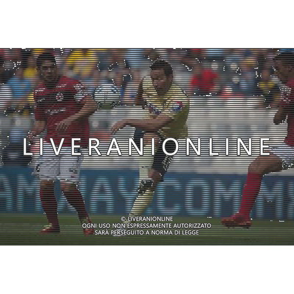 (140727) -- MEXICO CITY, July 27, 2014 () -- America\'s Luis Gabriel Rey (C) vies for the ball with Javier Guemez (L) of Xolos during their match of the MX League Opening Tournament, held at Azteca Stadium in Mexico City, capital of Mexico, on July 26, 2014. (/Pedro Mera) (vf) (fnc) ©PHOTOSHOT/Agenzia Aldo Liverani sas - ITALY ONLY - EDITORIAL USE ONLY - AMERICA Vs XOLOS partita di apertura del torneo MX League Campionato messicano, presso Azteca Stadium di Citta\' del Messico 26 luglio 2014