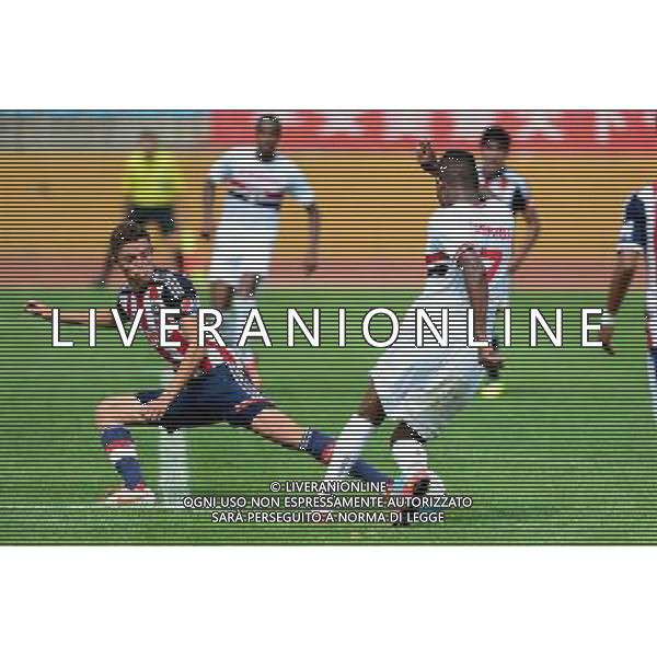 (140727) -- WEIFANG, July 27, 2014 () -- Jose Andres Ramirez Hernandez (L) of Chivas Guadalajara CD vies for the ball during their match against San Paulo Football Clubof the Weifang Cup International Youth Football Tournament in Weifang, east China\'s Shandong Province, July 27, 2014. (/Guo Xulei) ©PHOTOSHOT/Agenzia Aldo Liverani sas - ITALY ONLY - EDITORIAL USE ONLY - San Paolo Football Club Vs CD Guadalajara partita Torneo Coppa Internazionale di Calcio giovanile a Weifang, Cina orientale di Shandong Province, 27 luglio 2014