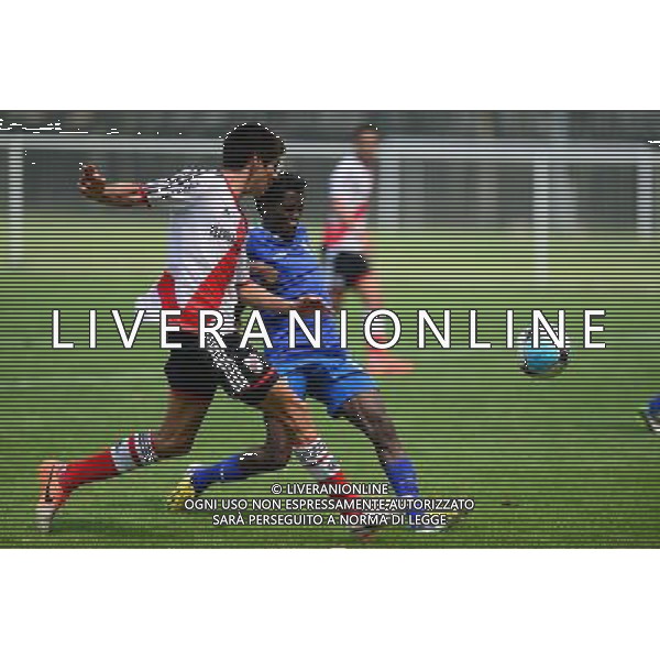 (140727) -- WEIFANG, July 27, 2014 () -- Julio Gabriel Alexis Zuniga (L) of Atletico River Plate vies with Tauriq Dien of Western Cape during their match in the Weifang Cup International Youth Football Tournament in Weifang, east China\'s Shandong Province, July 27, 2014. Atletico River Plate won 4-0. (/Guo Xulei) ©PHOTOSHOT/Agenzia Aldo Liverani sas - ITALY ONLY - EDITORIAL USE ONLY - Torneo Coppa Internazionale di Calcio giovanile a Weifang, Cina orientale di Shandong Province, 27 luglio 2014