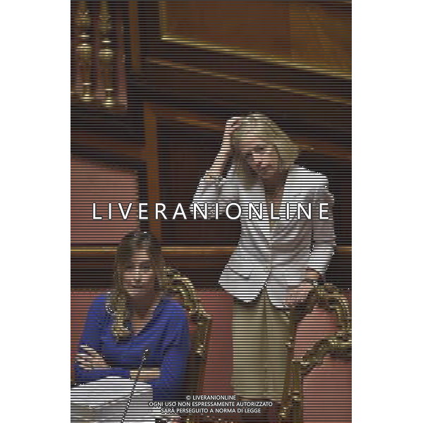 Seduta al Senato Roma 29 luglio 2014 nella foto Maria elena boschi con stefania giannini ©Corradetti/Agenzia Aldo Liverani sas