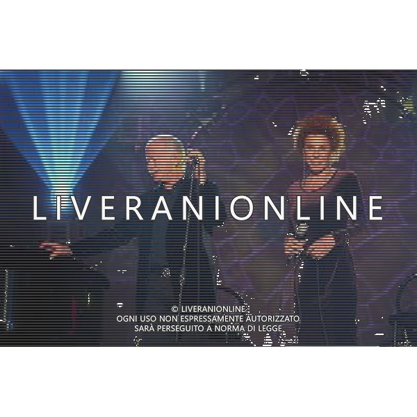 COLOGNO M.SE (MI) 14/12/2004 AUDITORIUM DI RADIO ITALIA NELLA FOTO GINO PAOLI ED ORNELLA VANONI FOTO ROMANO/AG ALDO LIVERANI