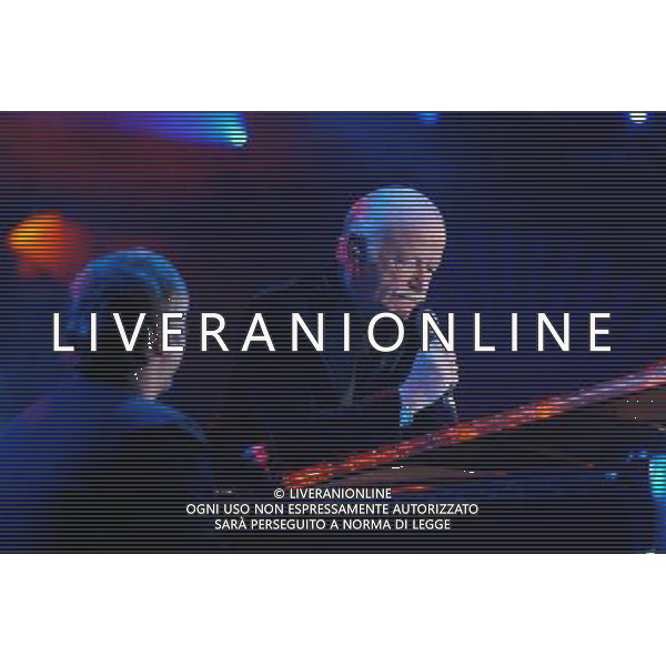 COLOGNO M.SE (MI) 14/12/2004 AUDITORIUM DI RADIO ITALIA NELLA FOTO GINO PAOLI FOTO ROMANO/AG ALDO LIVERANI