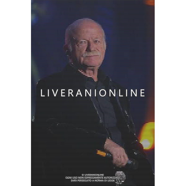 COLOGNO M.SE (MI) 14/12/2004 AUDITORIUM DI RADIO ITALIA NELLA FOTO GINO PAOLI FOTO ROMANO/AG ALDO LIVERANI