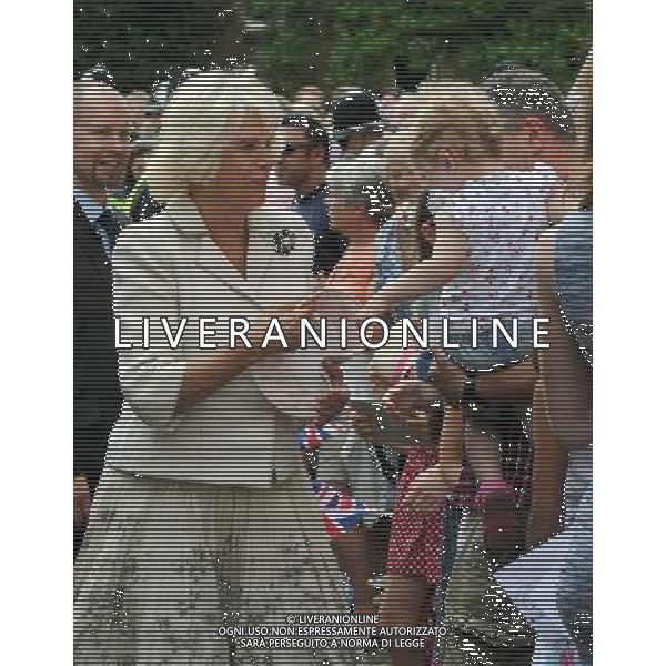 (f) Camilla Duchess of Cornwall picks up a hat dropped by a child and attempts to place it back on the reluctant child\'s head during a visit to the market town of Oakham Prince of Wales and Duchess of Cornwall visits Rutland, Britain - 28 Jul 2014 ©photoshot/Agenzia Aldo Liverani sas - ITALY ONLY - EDITORIAL USE ONLY - REALI INGLESI: Il Principe Carlo d\'inghilterra e la moglie Camilla Duchessa di Cornovaglia in visita ufficiale alla citta\' mercato di Oakham Rutland, Regno Unito - 28 luglio 2014