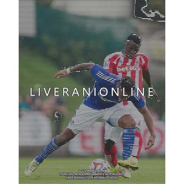 Mame Diouf (Stoke City) gegen Dennis Aogo (FC Schalke 04) // during a Friendly Match between FC Schalke 04 and Stoke City at the Kufstein Arena, Kufstein, Austria on 2014/07/29. EXPA Pictures © 2014, PhotoCredit: EXPA/ Johann Groder AG ALDO LIVERANI SAS ONLY ITALY
