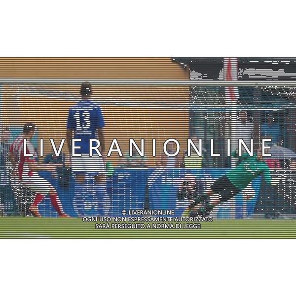 elfmeter von Marko Arnautovic (Stoke City) gegen Tormann Ralf F §hrmann (FC Schalke 04) // during a Friendly Match between FC Schalke 04 and Stoke City at the Kufstein Arena, Kufstein, Austria on 2014/07/29. EXPA Pictures ¬© 2014, PhotoCredit: EXPA/ Johann Groder AG ALDO LIVERANI SAS ONLY ITALY