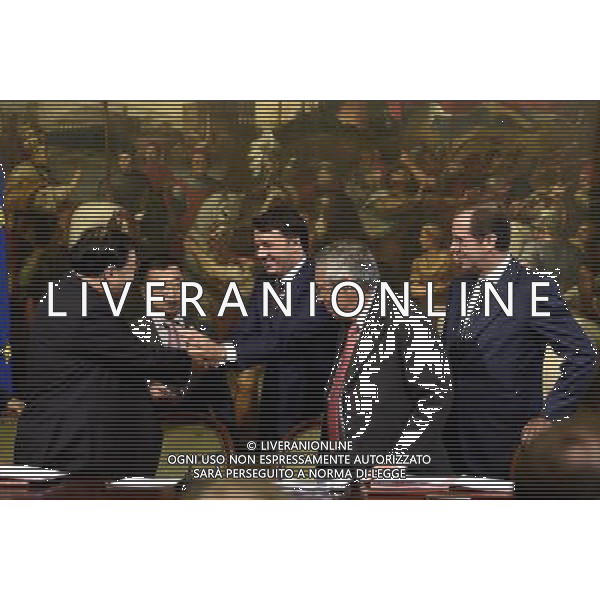 Roma - 31/07/2014 - Palazzo Chigi - Sala dei Galeoni - Firma dell\'accordo tra Cassa Depositi e Prestiti s.p.a. e China State Grid alla presenza del presidente del Consiglio dei ministri Matteo Renzi e del ministro dell\'Economia Pier Carlo Padoan - nella foto: Matteo Renzi saluta Liu Zhenya presidente della China State Grid / Ph. Fabrizio Corradetti - Ag. Aldo Liverani Sas