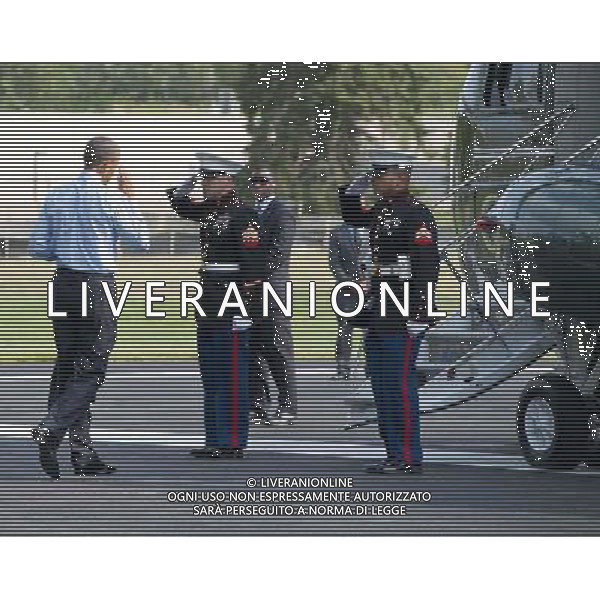 United States President Barack Obama salutes two Marine Guards as he departs Walter Reed National Military Medical Center in Bethesda, Maryland on Tuesday, July 29, 2014 following a visit to wounded service members. Earlier in the day, the President made a statement at the White House concerning additional sanctions on Russia for their involvement in Ukraine. ©photoshot/Agenzia Aldo Liverani sas - ITALY ONLY - Il Presidente americano Barack Obama in partenza per National Military Medical Center di Bethesda, Maryland 29 luglio 2014