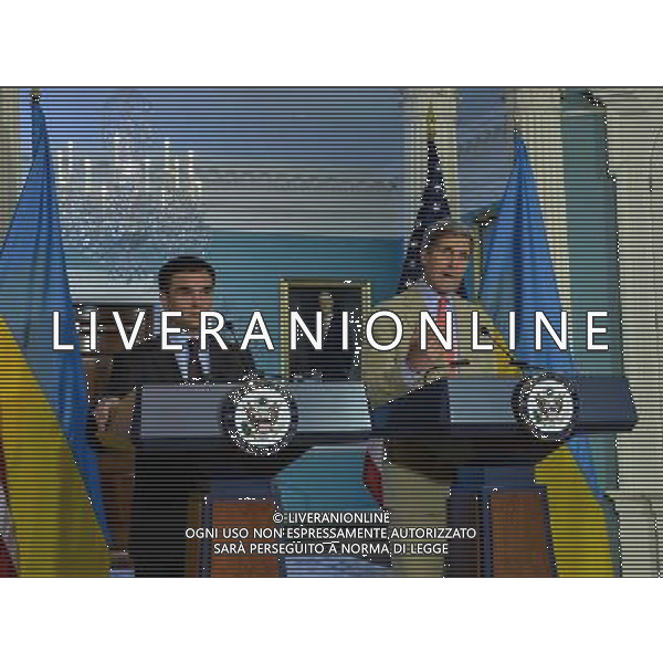 (140729)-- WASHINGTON D.C., July 29, 2014 () -- U.S. Secretary of State John Kerry (R) and Ukrainian Foreign Minister Pavlo Klimkin attend a joint news conference at the State Department in Washington D.C., capital of the United States, July 29, 2014. \'While the Russians have said that they want to de-escalate the conflict, their actions have not shown a shred of evidence that they really have a legitimate desire to end the violence and end the bloodshed,\' Kerry said after a meeting with Ukrainian Foreign Minister Pavlo Klimkin at the State Department. (/Bao Dandan) ©photoshot/Agenzia Aldo Liverani sas - ITALY ONLY - EDITORIAL USE ONLY - Il segretario di Stato americano John Kerry con il ministro degli Esteri ucraino Pavlo Klimkin in conferenza stampa congiunta presso il Dipartimento di Stato a Washington DC, la capitale degli Stati Uniti, 29 luglio 2014.