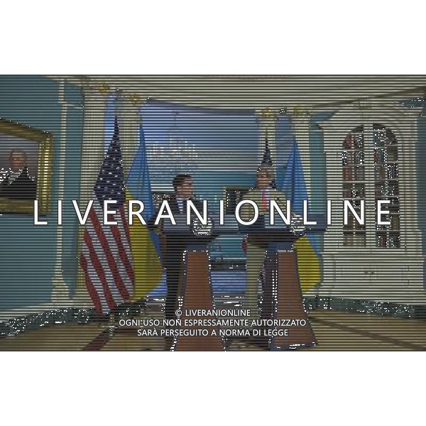 (140729)-- WASHINGTON D.C., July 29, 2014 () -- U.S. Secretary of State John Kerry (R) and Ukrainian Foreign Minister Pavlo Klimkin attend a joint news conference at the State Department in Washington D.C., capital of the United States, July 29, 2014. \'While the Russians have said that they want to de-escalate the conflict, their actions have not shown a shred of evidence that they really have a legitimate desire to end the violence and end the bloodshed,\' Kerry said after a meeting with Ukrainian Foreign Minister Pavlo Klimkin at the State Department. (/Bao Dandan) ©photoshot/Agenzia Aldo Liverani sas - ITALY ONLY - EDITORIAL USE ONLY - Il segretario di Stato americano John Kerry con il ministro degli Esteri ucraino Pavlo Klimkin in conferenza stampa congiunta presso il Dipartimento di Stato a Washington DC, la capitale degli Stati Uniti, 29 luglio 2014.