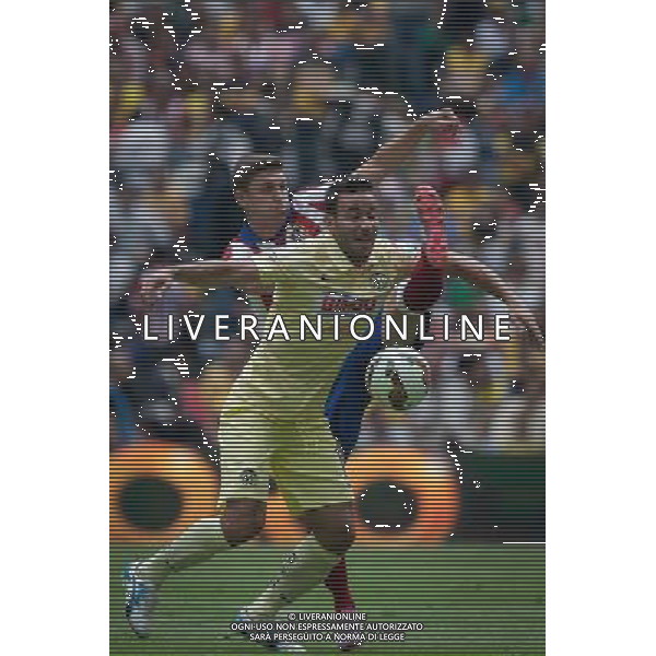MX02 (140730) -- CIUDAD DE MEXICO, julio 30, 2014 (Xinhua) -- Luis Gabriel Rey (frente) de América, disputa un balón con (i) de Atlético de Madrid, durante el partido correspondiente a la Copa Euroamericana, celebrado en el Estadio Azteca, en la Ciudad de México, capital de México, el 30 de julio de 2014. (Xinhua/Pedro Mera) (pm) ©photoshot/Agenzia Aldo Liverani sas - ITALY ONLY - EDITORIAL USE ONLY ©photoshot/Agenzia Aldo Liverani sas - ITALY ONLY - EDITORIAL USE ONLY - AMERICA VS ATLETICO MADRID alla Coppa euro-americano, tenutosi allo Stadio Azteca di Citta\' del Messico, 30 luglio 2014