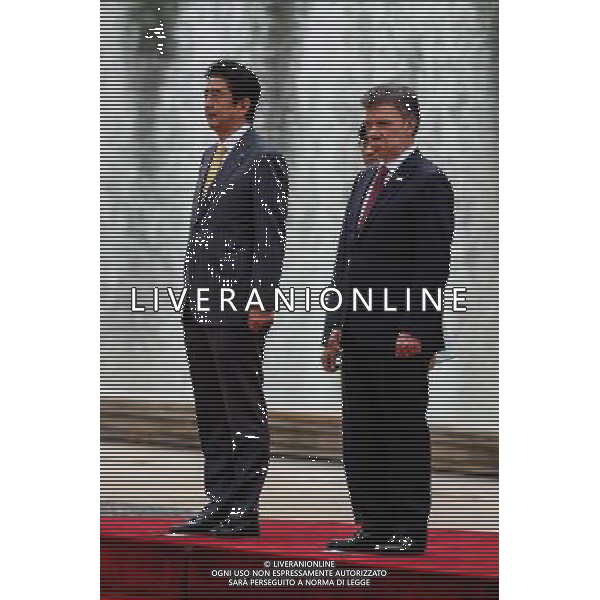 (140729) -- BOGOTA, July 29, 2014 () -- The President of Colombia Juan Manuel Santos(R) and Japanese Prime Minister Shinzo Abe attend a welcoming ceremony at the Presidential Palace, in the city of Bogota, capital of Colombia, on July 29, 2014. (/Jhon Paz) ©photoshot/Agenzia Aldo Liverani sas - ITALY ONLY - EDITORIAL USE ONLY