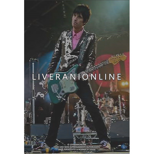  Johnny Marr plays the Castle Stage, Friday, Camp Bestival, Lulworth Castle Dorset . Date ; 01/08/2014 AG ALDO LIVERANI SAS ONLY ITALY