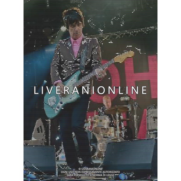  Johnny Marr plays the Castle Stage, Friday, Camp Bestival, Lulworth Castle Dorset . Date ; 01/08/2014 AG ALDO LIVERANI SAS ONLY ITALY