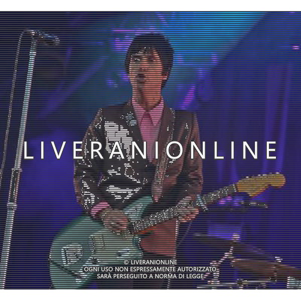  Johnny Marr plays the Castle Stage, Friday, Camp Bestival, Lulworth Castle Dorset . Date ; 01/08/2014 AG ALDO LIVERANI SAS ONLY ITALY