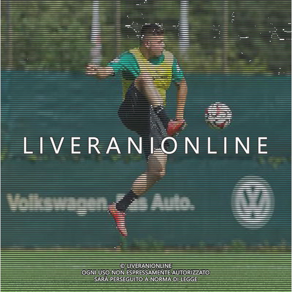 31.07.2014, Trainingsgel‰nde am Weserstadion, Bremen, GER, 1. FBL, SV Werder Bremen Training, im Bild Manon Busch mit artistischem Einsatz bei der Ballannahme // during the training session on the training ground of the German Bundesliga Club SV Werder Bremen at the Weserstadion, Bremen, Germany on 2014/07/31. EXPA Pictures © 2014, PhotoCredit: EXPA/ Andreas Gumz *****ATTENTION - OUT of GER***** ©PHOTOSHOT/Agenzia Aldo Liverani sas - ITALY ONLY - EDITORIAL USE ONLY - Sessione di allenamento della squadra del SV Werder Brema della Bundesliga al Weserstadion, Brema, in Germania 31 luglio 2014