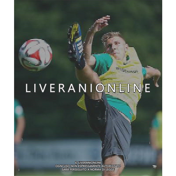 31.07.2014, Trainingsgel‰nde am Weserstadion, Bremen, GER, 1. FBL, SV Werder Bremen Training, im Bild Levent Aycicek (SV Werder Bremen #28) geht mit vollem Einsatz zum Ball // during the training session on the training ground of the German Bundesliga Club SV Werder Bremen at the Weserstadion, Bremen, Germany on 2014/07/31. EXPA Pictures © 2014, PhotoCredit: EXPA/ Andreas Gumz *****ATTENTION - OUT of GER***** ©PHOTOSHOT/Agenzia Aldo Liverani sas - ITALY ONLY - EDITORIAL USE ONLY - Sessione di allenamento della squadra del SV Werder Brema della Bundesliga al Weserstadion, Brema, in Germania 31 luglio 2014
