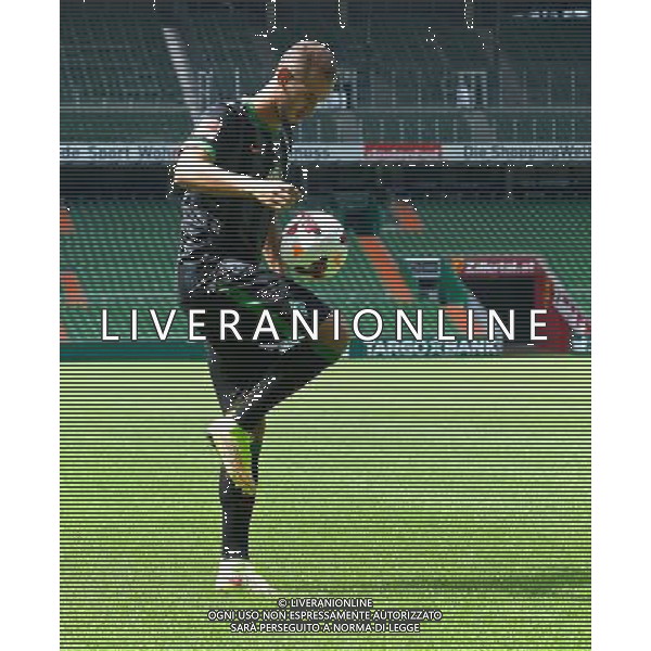 31.07.2014, Trainingsgel‰nde am Weserstadion, Bremen, GER, 1. FBL, SV Werder Bremen Training, im Bild Alejandro Galvez (SV Werder Bremen #4) pr‰sentiert das neue Ausw‰rtstrikot f¸r die Saison 2014/2015 // during the training session on the training ground of the German Bundesliga Club SV Werder Bremen at the Weserstadion, Bremen, Germany on 2014/07/31. EXPA Pictures © 2014, PhotoCredit: EXPA/ Andreas Gumz *****ATTENTION - OUT of GER***** ©PHOTOSHOT/Agenzia Aldo Liverani sas - ITALY ONLY - EDITORIAL USE ONLY - Sessione di allenamento della squadra del SV Werder Brema della Bundesliga al Weserstadion, Brema, in Germania 31 luglio 2014