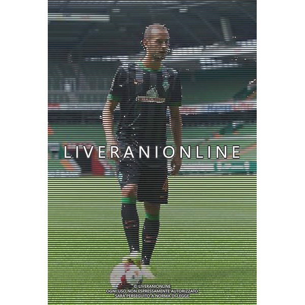 31.07.2014, Trainingsgel‰nde am Weserstadion, Bremen, GER, 1. FBL, SV Werder Bremen Training, im Bild Alejandro Galvez (SV Werder Bremen #4) pr‰sentiert das neue Ausw‰rtstrikot f¸r die Saison 2014/2015 // during the training session on the training ground of the German Bundesliga Club SV Werder Bremen at the Weserstadion, Bremen, Germany on 2014/07/31. EXPA Pictures © 2014, PhotoCredit: EXPA/ Andreas Gumz *****ATTENTION - OUT of GER***** ©PHOTOSHOT/Agenzia Aldo Liverani sas - ITALY ONLY - EDITORIAL USE ONLY - Sessione di allenamento della squadra del SV Werder Brema della Bundesliga al Weserstadion, Brema, in Germania 31 luglio 2014