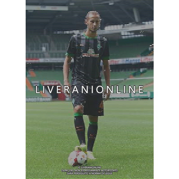 31.07.2014, Trainingsgel‰nde am Weserstadion, Bremen, GER, 1. FBL, SV Werder Bremen Training, im Bild Alejandro Galvez (SV Werder Bremen #4) pr‰sentiert das neue Ausw‰rtstrikot f¸r die Saison 2014/2015 // during the training session on the training ground of the German Bundesliga Club SV Werder Bremen at the Weserstadion, Bremen, Germany on 2014/07/31. EXPA Pictures © 2014, PhotoCredit: EXPA/ Andreas Gumz *****ATTENTION - OUT of GER***** ©PHOTOSHOT/Agenzia Aldo Liverani sas - ITALY ONLY - EDITORIAL USE ONLY - Sessione di allenamento della squadra del SV Werder Brema della Bundesliga al Weserstadion, Brema, in Germania 31 luglio 2014