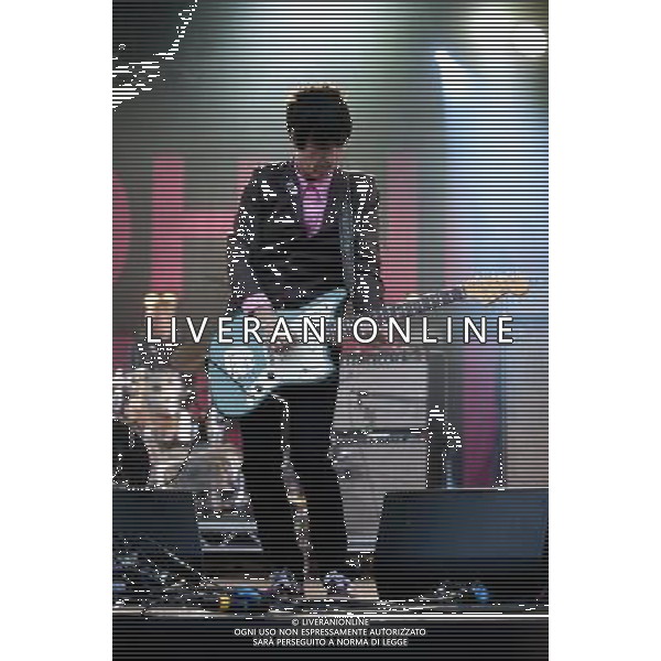 Johnny Marr on stage at Camp Bestival Lulworth Castle \' Park, East Lulworth, Wareham, Dorset 1st aug 2014 AG ALDO LIVERANI SAS ONLY ITALY