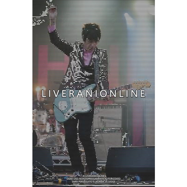 Johnny Marr on stage at Camp Bestival Lulworth Castle \' Park, East Lulworth, Wareham, Dorset 1st aug 2014 AG ALDO LIVERANI SAS ONLY ITALY