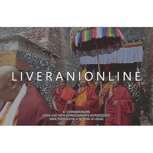 (140802) -- XIGAZE, Aug. 2, 2014 () -- The 11th Panchen Lama Bainqen Erdini Qoigyijabu (C) walks into Sakya Monastery in Xigaze, southwest China\'s Tibet Autonomous Region, Aug. 2, 2014. A religious ceremony is held at Sakya Monastery, a prominent temple for Tibetan Buddhism\'s Sakya Sect, to celebrate the animal year of Panchen Lama Bainqen Erdini Qoigyijabu in the Chinese horoscope. There are 12 new year animals matching different lunar years in Chinese calendar, and every person takes on the animal sign of his or her birth year.(/Chogo)(wjq) ©PHOTOSHOT/Agenzia Aldo Liverani sas - ITALY ONLY - EDITORIAL USE ONLY - L\'11mo Panchen Lama Bainqen Erdini Qoigyijabu durante una cerimonia religiosa al monastero di Sakya tempio del buddismo tibetano a Xigaze , Tibet Regione autonoma sud-ovest della Cina, 2 agosto 2014