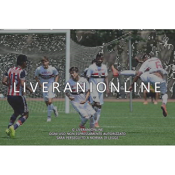 (140802) -- WEIFANG, AUG. 2, 2014 () -- Moraes Joao (R) of Sao Paulo Futebol shoots during the third-place-final match against Chivas Guadalajara CD at the Weifang Cup International Youth Football Tournament in Weifang, east China\'s Shandong Province, Aug. 2, 2014. Sao Paulo Futebol won 1-0 and won the third place of the event. (/Guo Xulei) ©PHOTOSHOT/Agenzia Aldo Liverani sas - ITALY ONLY - EDITORIAL USE ONLY