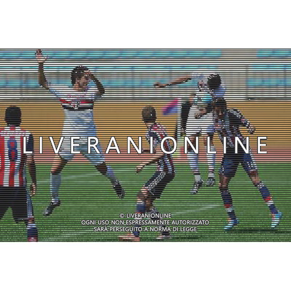 (140802) -- WEIFANG, AUG. 2, 2014 () -- Gommes Bortoluzo Pedro (2nd R) of Sao Paulo Futebol heads for the ball during the third-place-final match against Chivas Guadalajara CD at the Weifang Cup International Youth Football Tournament in Weifang, east China\'s Shandong Province, Aug. 2, 2014. Sao Paulo Futebol won 1-0 and won the third place of the event. (/Guo Xulei) ©PHOTOSHOT/Agenzia Aldo Liverani sas - ITALY ONLY - EDITORIAL USE ONLY