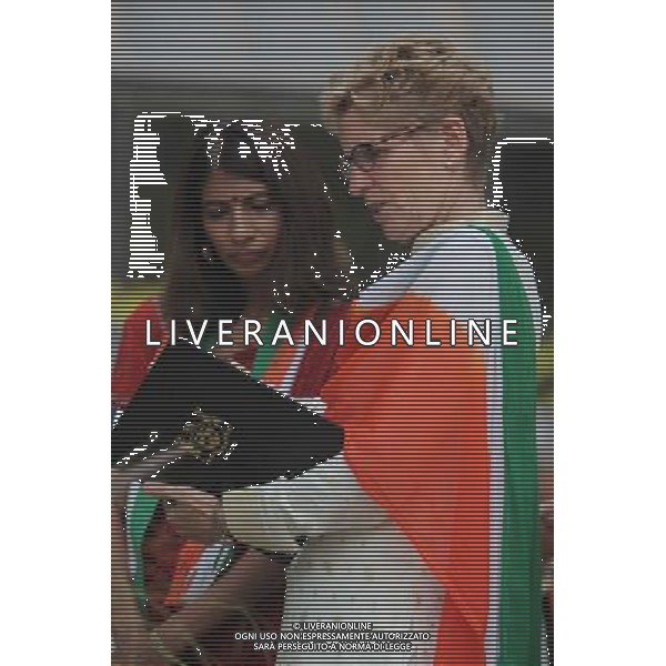 Toronto, Ontario, Canada. August 2, 2014 --- The Premier of Ontario KATHLEEN WYNNE prepares to give a speech during Panorama India Day celebrating the 68th anniversary of the independence of India. The celebrations took place in Toronto, Ontario, Canada. --- ©photoshot/Agenzia Aldo Liverani sas - ITALY ONLY - EDITORIAL USE ONLY - Il premier dell\'Ontario Kathleen Wynne durante i festeggiamenti del Panorama India Day che celebra il 68mo anniversario dell\'indipendenza dell\'India a Toronto, Canada 2 agosto 2014