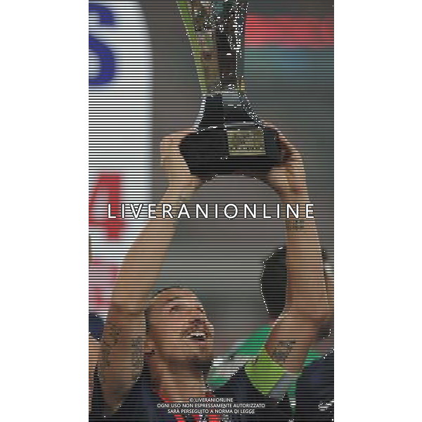 (140802) -- BEIJING, Aug. 2, 2014 () -- Paris Saint-Germain\'s Zlatan Ibrahimovic holds the trophy after the match between Paris Saint-Germain and Guigamp in the French season-opening Champions Trophy football match in Beijing, China, on Aug. 2, 2014. Paris Saint-Germain won the match 2-0. (/Gong Lei) ©photoshot/Agenzia Aldo Liverani sas - ITALY ONLY - EDITORIAL USE ONLY