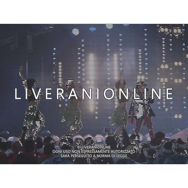 Lulu performs at the Closing Ceremony at Hampden Park to mark the end of the 20th Commomwealth Games in Glasgow. Closing Ceremony of the 20th Commonwealth Games, Glasgow, 03.08.14 ©PHOTOSHOT/Agenzia Aldo Liverani sas - ITALY ONLY - EDITORIAL USE ONLY