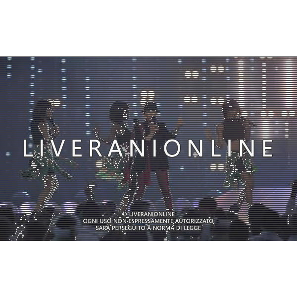 Lulu performs at the Closing Ceremony at Hampden Park to mark the end of the 20th Commomwealth Games in Glasgow. Closing Ceremony of the 20th Commonwealth Games, Glasgow, 03.08.14 ©PHOTOSHOT/Agenzia Aldo Liverani sas - ITALY ONLY - EDITORIAL USE ONLY