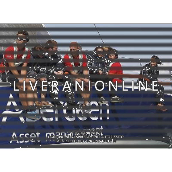 COWES, ENGLAND - AUGUST 03: Pippa Middleton (R) with UKSA sailors during Aberdeen Asset Management Cowes Week on August 03, 2014 in Cowes, England. ©PHOTOSHOT/Agenzia Aldo Liverani sas - ITALY ONLY - EDITORIAL USE ONLY - Pippa Middleton con i marinai UKSA durante Aberdeen Asset Management Cowes Week 03 agosto 2014 in Inghilterra