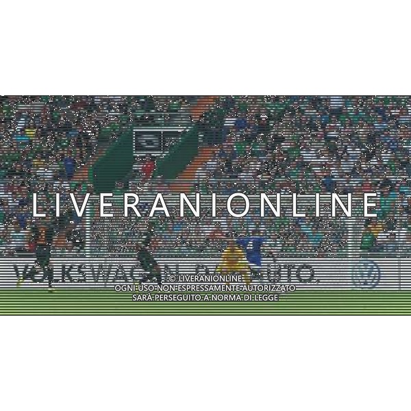 03.08.2014, Weserstadion, Bremen, GER, Testspiel, SV Werder Bremen vs FC Chelsea, im Bild Cesc Fabregas (Chelsea FC #4) allein vor Raphael Wolf (SV Werder Bremen #1), der Schu verfehlt jedoch sein Ziel, Cedrick Makiadi (SV Werder Bremen #6) und Luca Caldirola (SV Werder Bremen #3) kˆnnen nicht mehr eingreifen // during a friedly match between SV Werder Bremen and Chelsea FC at the Weserstadion in Bremen, Germany on 2014/08/03. EXPA Pictures © 2014, PhotoCredit: EXPA/ Andreas Gumz *****ATTENTION - OUT of GER***** AG ALDO LIVERANI SAS ONLY ITALY