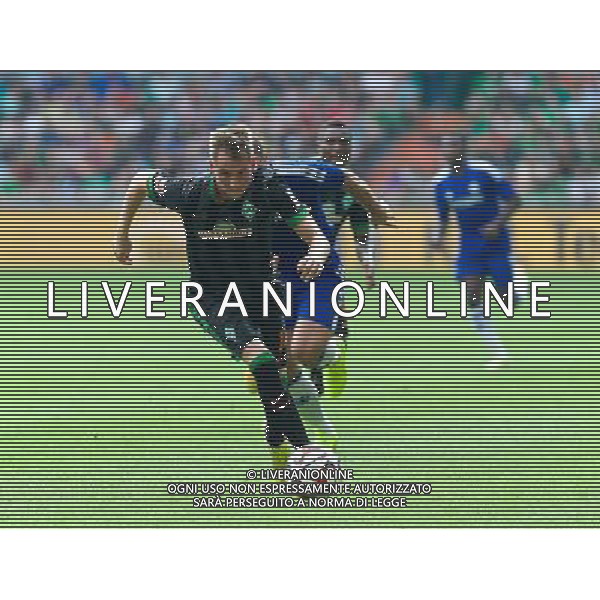 03.08.2014, Weserstadion, Bremen, GER, Testspiel, SV Werder Bremen vs FC Chelsea, im Bild Izet Hajrovic (SV Werder Bremen #14) treibt den Ball, verfolgt von Branislav Ivanovic (Chelsea FC #2) // during a friedly match between SV Werder Bremen and Chelsea FC at the Weserstadion in Bremen, Germany on 2014/08/03. EXPA Pictures © 2014, PhotoCredit: EXPA/ Andreas Gumz *****ATTENTION - OUT of GER***** AG ALDO LIVERANI SAS ONLY ITALY