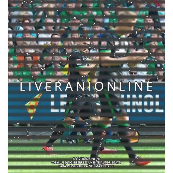 03.08.2014, Weserstadion, Bremen, GER, Testspiel, SV Werder Bremen vs FC Chelsea, im Bild Nils Petersen (SV Werder Bremen #24) applaudiert Manon Busch nach dessen Flanke // during a friedly match between SV Werder Bremen and Chelsea FC at the Weserstadion in Bremen, Germany on 2014/08/03. EXPA Pictures © 2014, PhotoCredit: EXPA/ Andreas Gumz *****ATTENTION - OUT of GER***** AG ALDO LIVERANI SAS ONLY ITALY