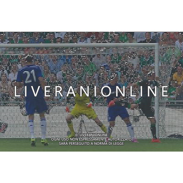 03.08.2014, Weserstadion, Bremen, GER, Testspiel, SV Werder Bremen vs FC Chelsea, im Bild Ludovic Obraniak (SV Werder Bremen #7) bugsiert den Ball mit dem Hinterkopf an Thibaut Coutois (Chelsea FC #13) vorbei zum 2:0 f¸r die Gastgeber ins Netz // during a friedly match between SV Werder Bremen and Chelsea FC at the Weserstadion in Bremen, Germany on 2014/08/03. EXPA Pictures © 2014, PhotoCredit: EXPA/ Andreas Gumz *****ATTENTION - OUT of GER***** AG ALDO LIVERANI SAS ONLY ITALY