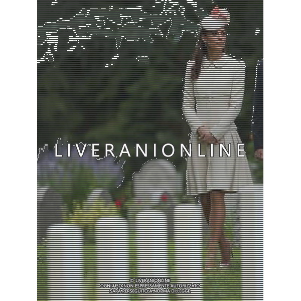 MONS, BELGIUM - AUGUST 04: Catherine, Duchess of Cambridge looks at war graves at St Symphorien Military Cemetery on August 4, 2014 in Mons, Belgium. Monday 4th August marks the 100th Anniversary of Great Britain declaring war on Germany. In 1914 British Prime Minister Herbert Asquith announced at 11pm that Britain was to enter the war after Germany had violated Belgium\'s neutrality. The First World War or the Great War lasted until 11 November 1918 and is recognised as one of the deadliest historical conflicts with millions of casualties. A series of events commemorating the 100th Anniversary are taking place throughout the day. ©PHOTOSHOT/Agenzia Aldo Liverani sas - ITALY ONLY - EDITORIAL USE ONLY - REALI INGLESI: Il principe William d\'Inghilterra e la moglie Kate Duchessa di Cambridge e il principe Harry al St Symphorien cimitero militare a Mons, Belgio 4 agosto 2014 nel 100mo Anniversario della Grande guerra