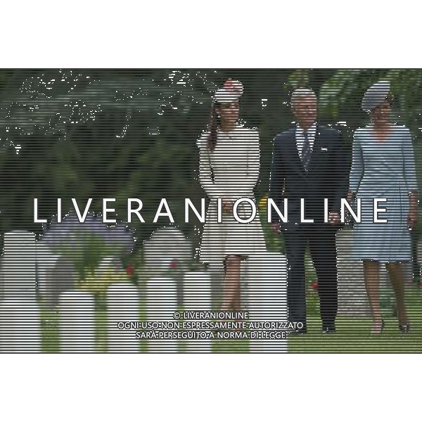 MONS, BELGIUM - AUGUST 04: Catherine, Duchess of Cambridge walks with King Philippe of Belgium and Queen Matilde of Belgium past war graves at St Symphorien Military Cemetery on August 4, 2014 in Mons, Belgium. Monday 4th August marks the 100th Anniversary of Great Britain declaring war on Germany. In 1914 British Prime Minister Herbert Asquith announced at 11pm that Britain was to enter the war after Germany had violated Belgium\'s neutrality. The First World War or the Great War lasted until 11 November 1918 and is recognised as one of the deadliest historical conflicts with millions of casualties. A series of events commemorating the 100th Anniversary are taking place throughout the day. ©PHOTOSHOT/Agenzia Aldo Liverani sas - ITALY ONLY - EDITORIAL USE ONLY - REALI INGLESI: Il principe William d\'Inghilterra e la moglie Kate Duchessa di Cambridge e il principe Harry al St Symphorien cimitero militare a Mons, Belgio 4 agosto 2014 nel 100mo Anniversario della Grande guerra