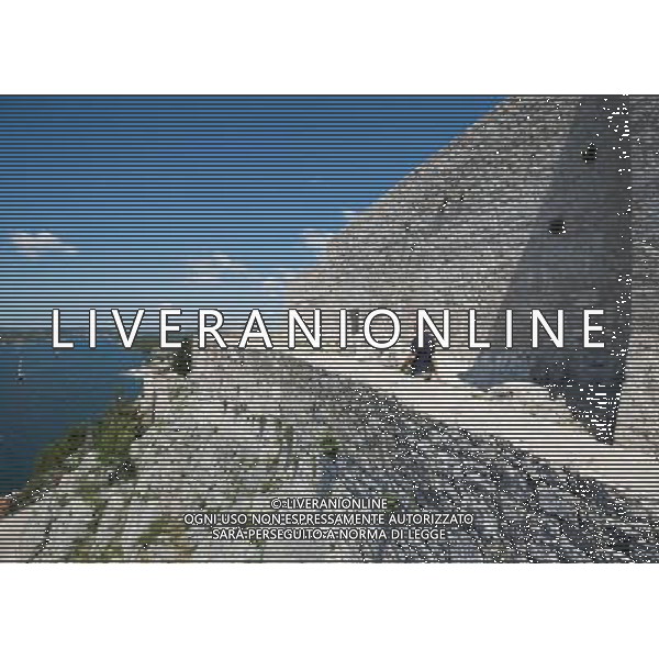 (140805) -- SIBENIK, Aug. 5, 2014 () -- A tourist visits the Fortress of St. Michael in Sibenik, southern Croatia, Aug. 4, 2014. Sibenik is a tourism city by the Adriatic Sea, famous for its world heritage site, the Cathedral of St James. (/Miso Lisanin) ©PHOTOSHOT/Agenzia Aldo Liverani sas - ITALY ONLY - EDITORIAL USE ONLY - Vedute della citta\' turistica sul Mar Adriatico nel sud della Croazia, 4 agosto, 2014