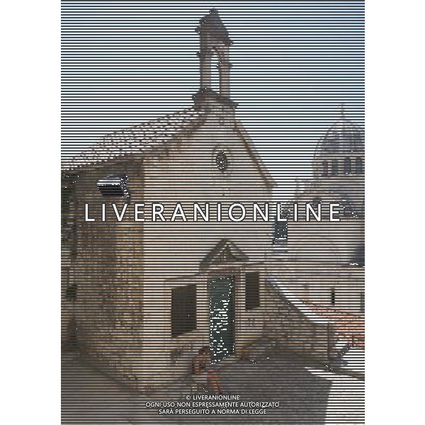 (140805) -- SIBENIK, Aug. 5, 2014 () -- A tourist rests in downtown Sibenik, southern Croatia, Aug. 4, 2014. Sibenik is a tourism city by the Adriatic Sea, famous for its world heritage site, the Cathedral of St James. (/Miso Lisanin) ©PHOTOSHOT/Agenzia Aldo Liverani sas - ITALY ONLY - EDITORIAL USE ONLY - Vedute della citta\' turistica sul Mar Adriatico nel sud della Croazia, 4 agosto, 2014