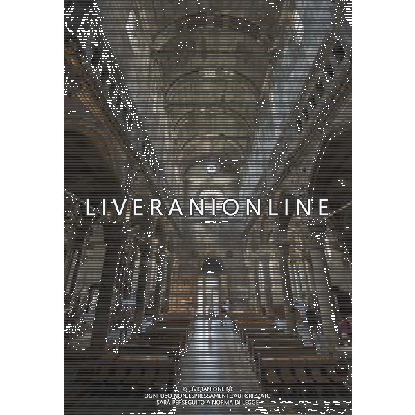 (140805) -- SIBENIK, Aug. 5, 2014 () -- Tourists visit the Cathedral of St James, in Sibenik, southern Croatia, Aug. 4, 2014. Sibenik is a tourism city by the Adriatic Sea, famous for its world heritage site, the Cathedral of St James. (/Miso Lisanin) ©PHOTOSHOT/Agenzia Aldo Liverani sas - ITALY ONLY - EDITORIAL USE ONLY - Vedute della citta\' turistica sul Mar Adriatico nel sud della Croazia, 4 agosto, 2014