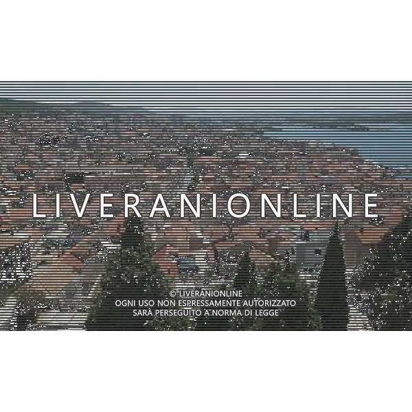 (140805) -- SIBENIK, Aug. 5, 2014 () -- A general view of Sinebik is seen in southern Croatia, Aug. 4, 2014. Sibenik is a tourism city by the Adriatic Sea, famous for its world heritage site, the Cathedral of St James. (/Miso Lisanin) ©PHOTOSHOT/Agenzia Aldo Liverani sas - ITALY ONLY - EDITORIAL USE ONLY - Vedute della citta\' turistica sul Mar Adriatico nel sud della Croazia, 4 agosto, 2014