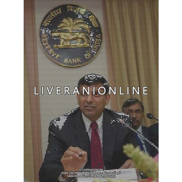(140805) -- MUMBAI, Aug. 5, 2014 () -- India\'s central bank Reserve Bank of India Governor Raghuram Rajan speaks during a press conference in Mumbai, India, Aug. 5, 2014. India\'s central bank says it sees signs of recovery in Asia\'s third-largest economy even in the monsoon season, which is crucial for agriculture. RBI on Tuesday kept the repo rate unchanged at 8 percent, as expected while reducing the statutory liquidity ratio (SLR) by 50 basis points (0.50 per cent) to 22 percent. (/Stringer) ©PHOTOSHOT/Agenzia Aldo Liverani sas - ITALY ONLY - EDITORIAL USE ONLY - Il Governatore della banca centrale Reserve Bank dell\'India Raghuram Rajan parla nel corso di una conferenza stampa a Mumbai, in India, il 5 agosto 2014,